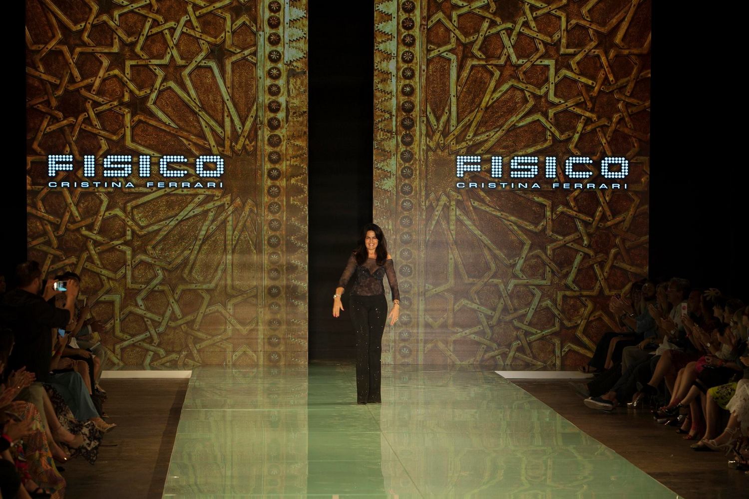 Fisico by Cristina Ferrari.