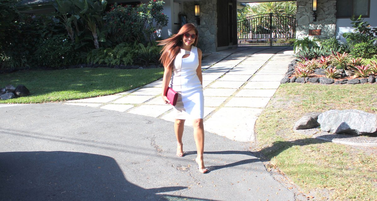 Red color: How to add color to a neutral outfit