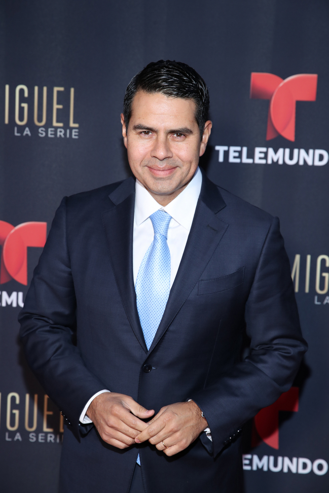 Telemundo presentó en exclusiva el primer episodio de la historia official 'Luis Miguel La Serie' en Beverly Hill