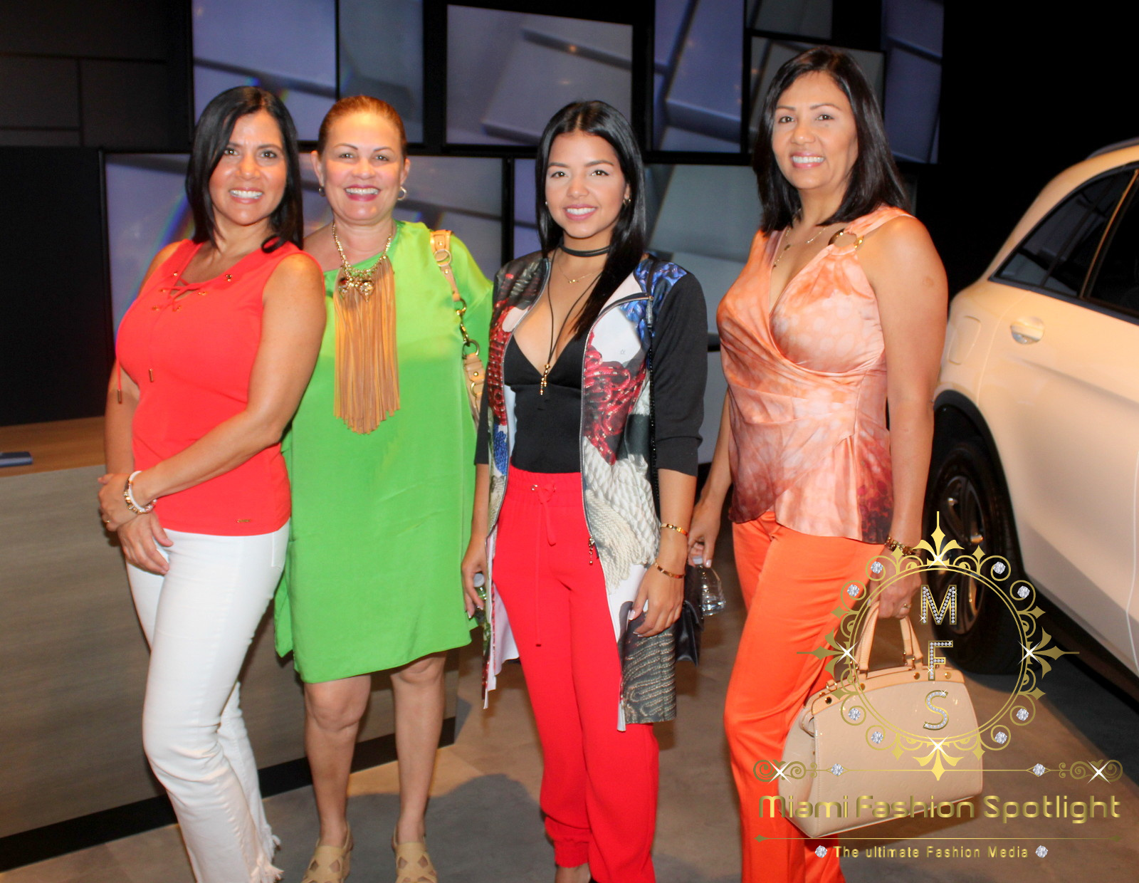 Lisu Vega presenta proyecto de arte ‘One Love’ en la tienda Mercedes-Benz en Aventura Mall