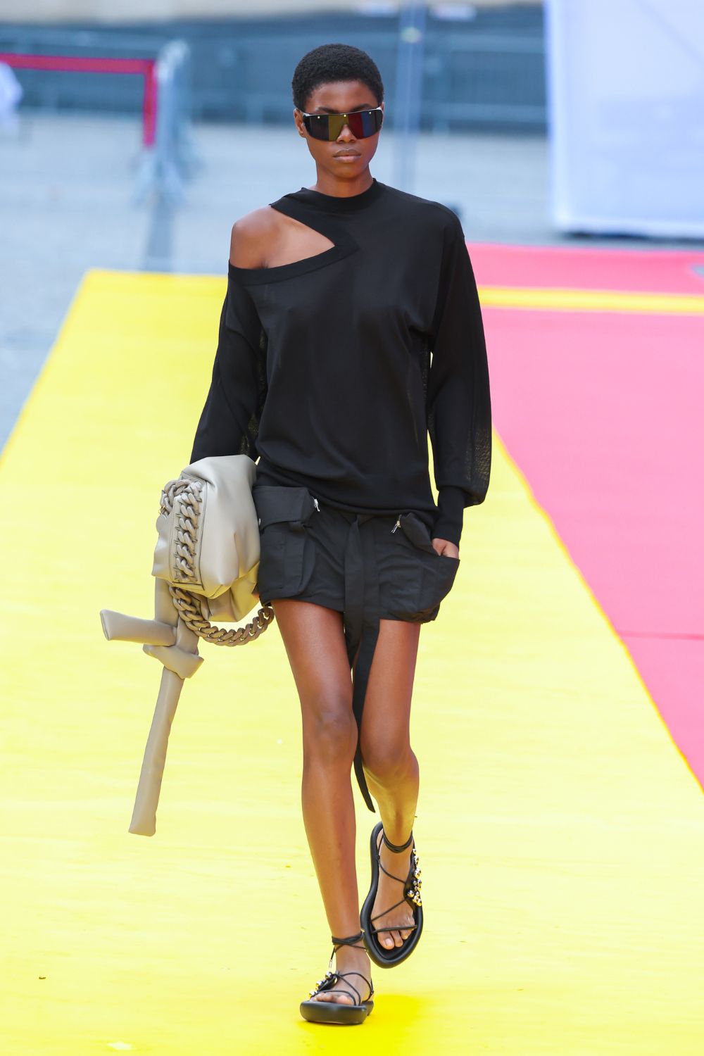 Stella McCartney Summer 2023 Ready-to-Wear Sho