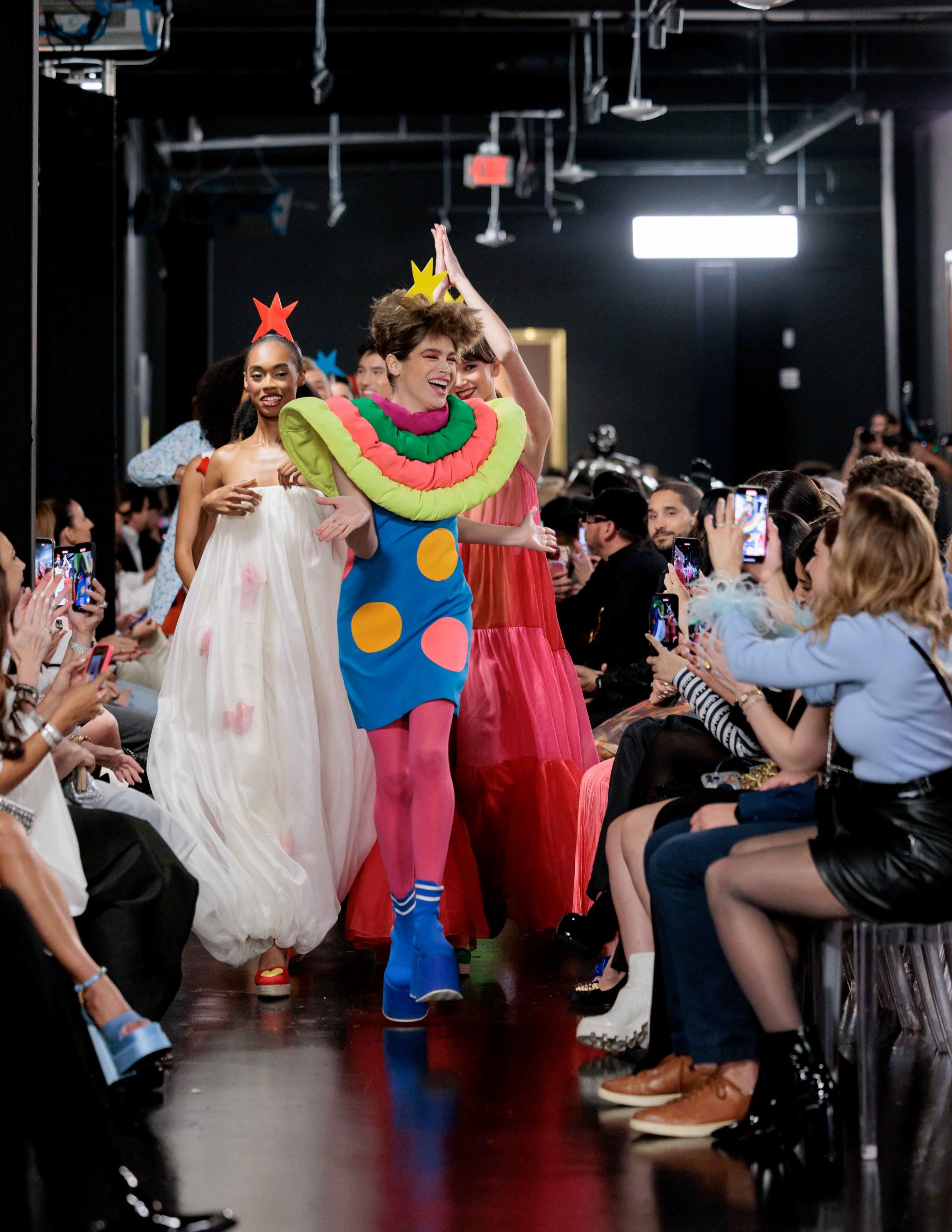 Cosima Ramirez: Radiating Glamour as She Captivates Miami Fashion Week with Agatha Ruiz de la Prada