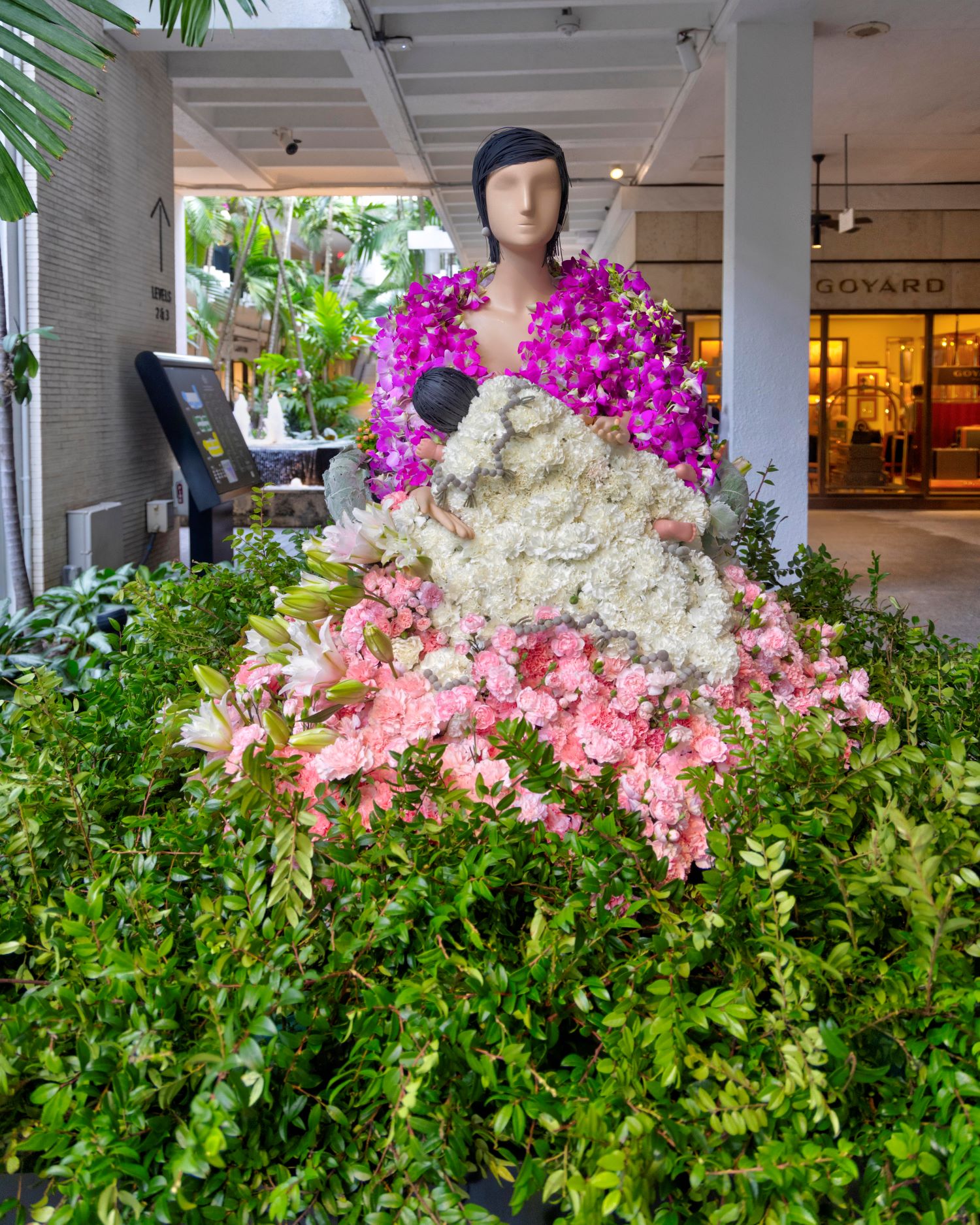 Bal Harbour Shops Unveils Fleurs de Villes ARTISTE 2024