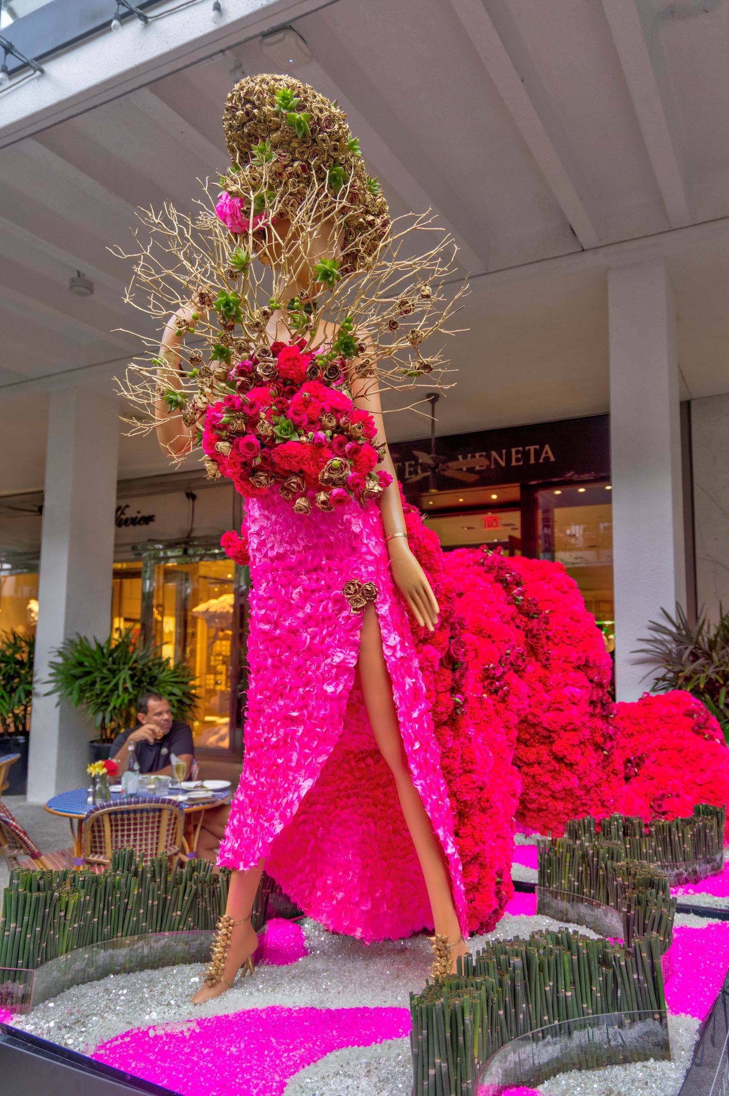 Bal Harbour Shops Unveils Fleurs de Villes ARTISTE 2024