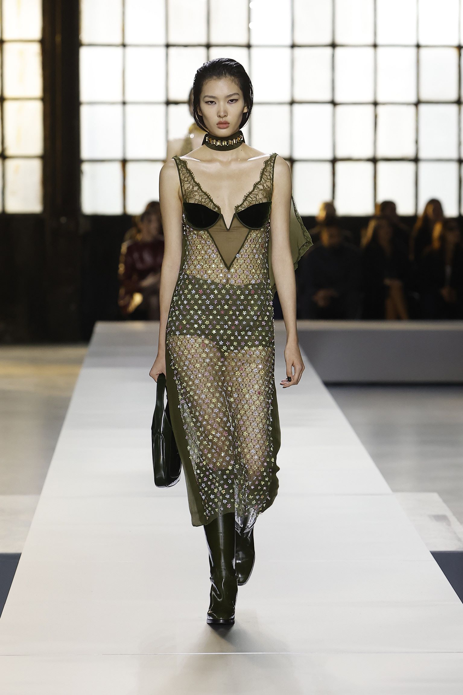 GUCCI WOMEN’S FALL WINTER 2024 FASHION SHOW