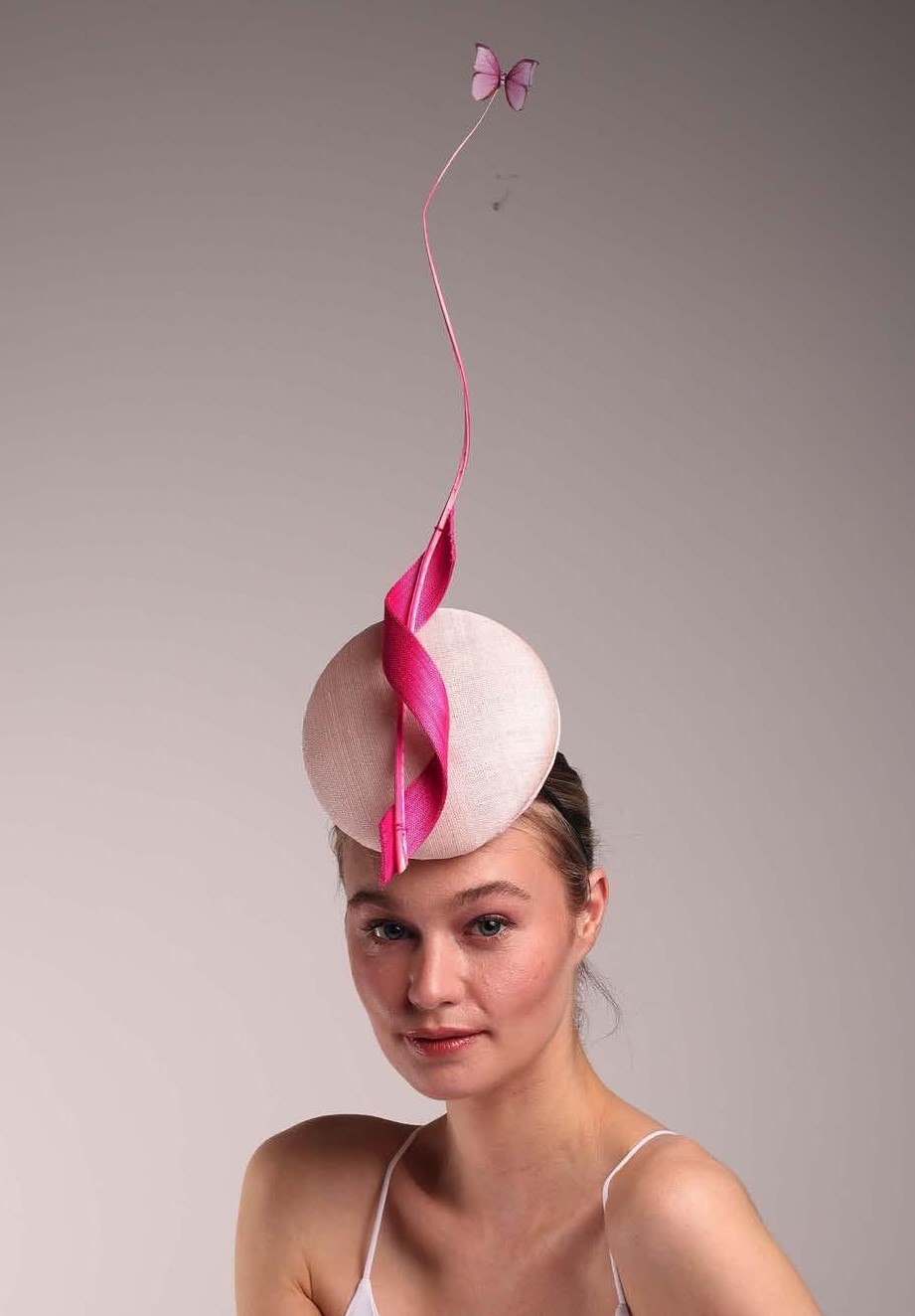 Merve Bayindir’s Headbands and Fascinators: The Must-Have Accessory for Summer 2025