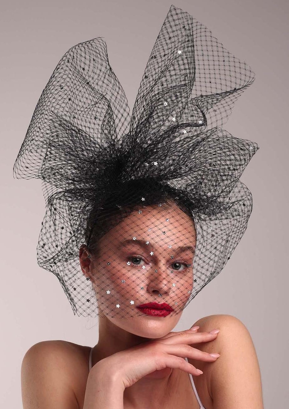 Merve Bayindir’s Headbands and Fascinators: The Must-Have Accessory for Summer 2025