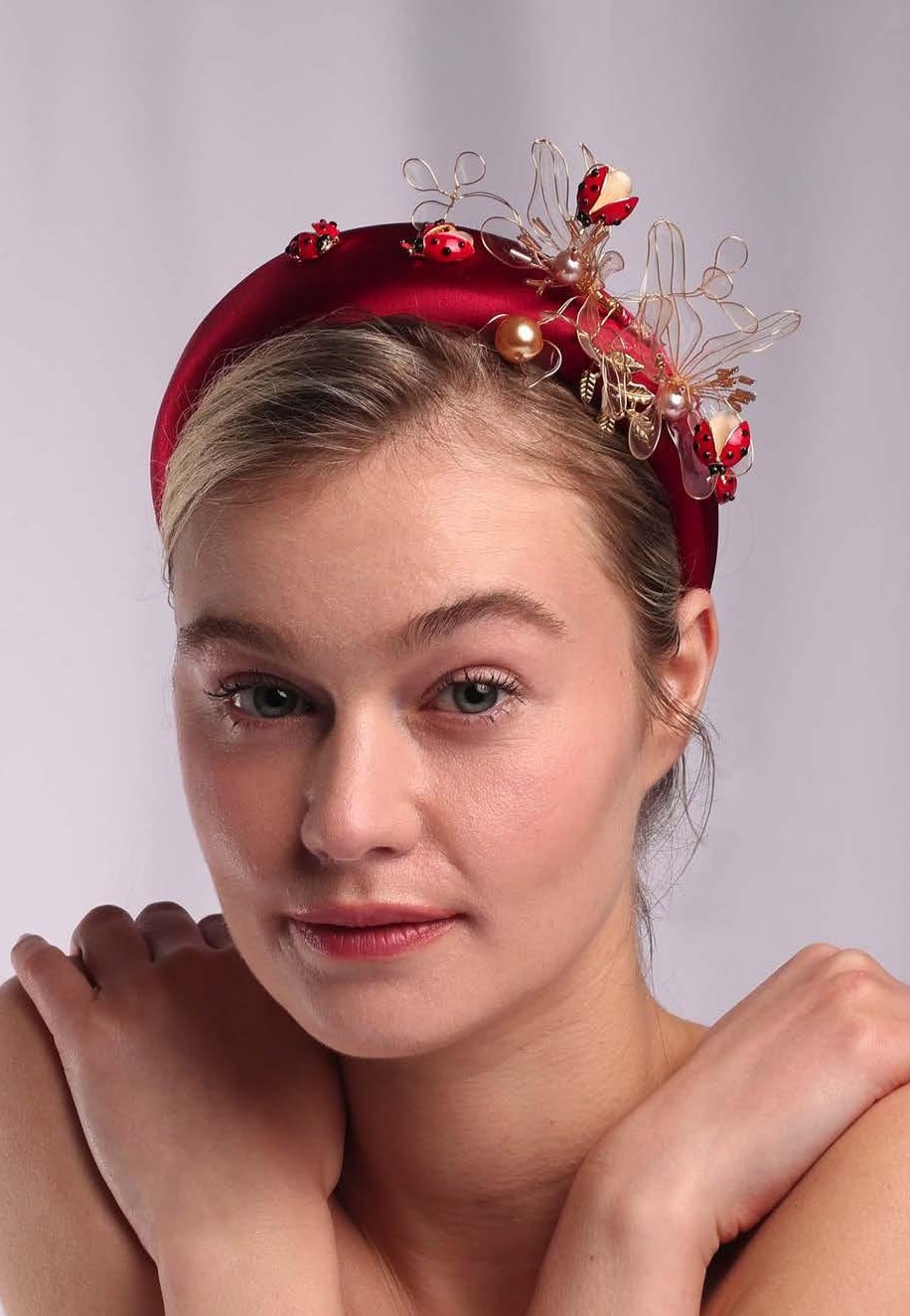 Merve Bayindir’s Headbands and Fascinators: The Must-Have Accessory for Summer 2025