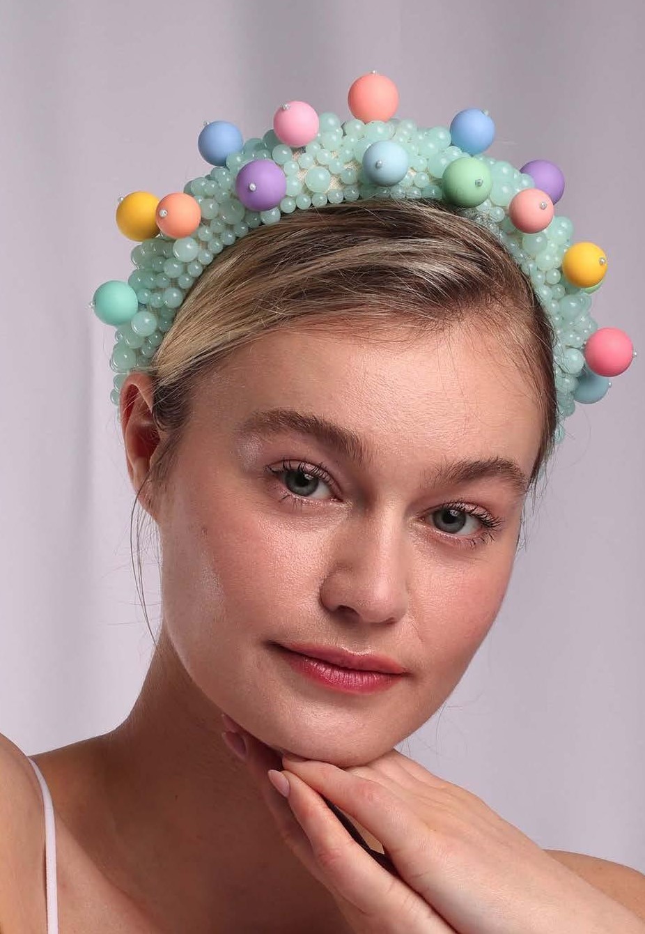 Merve Bayindir’s Headbands and Fascinators: The Must-Have Accessory for Summer 2025