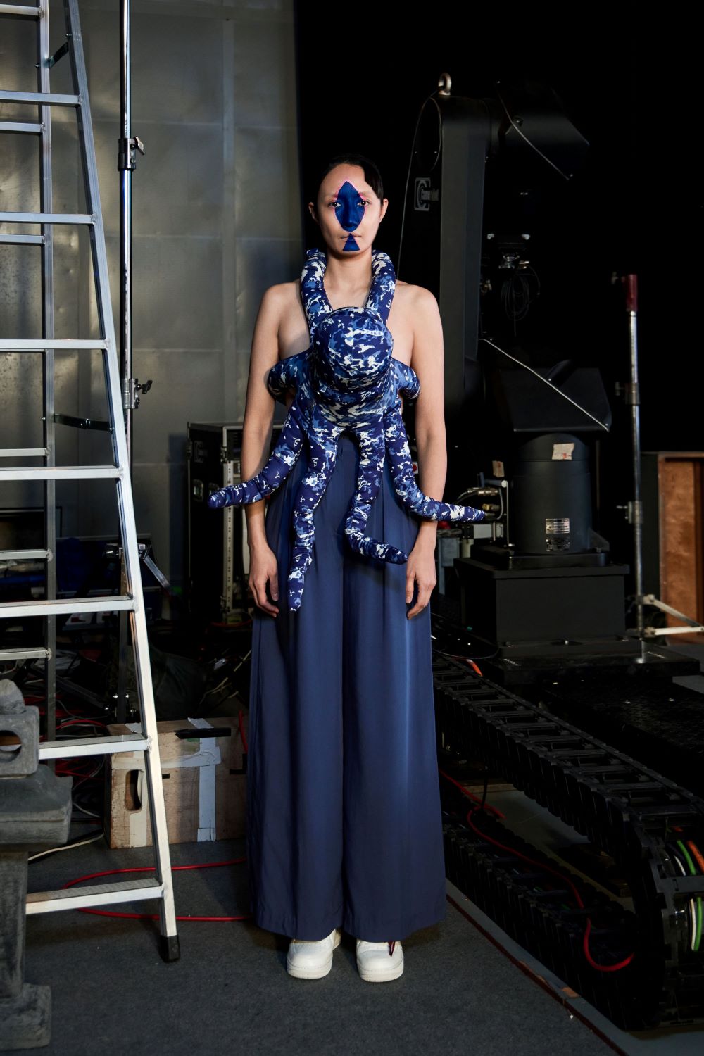 APUJAN Redefines the Deconstructive Cut-Out Trend for AW25