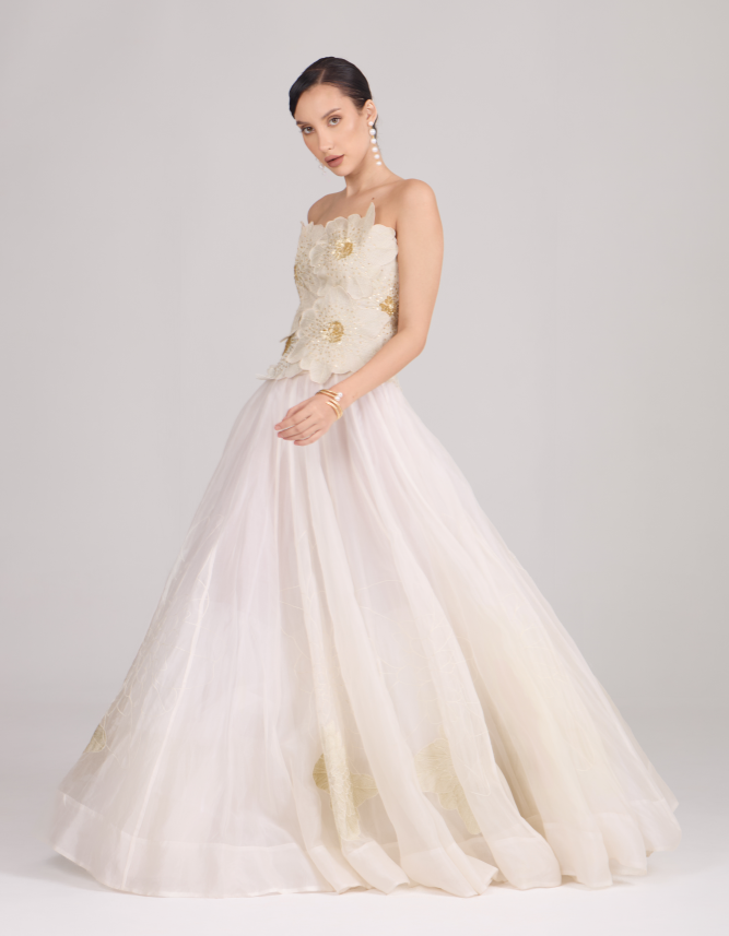 Flapper6: A New Vision of Modern Luxury Womenswear Flapper6: A New Vision of Modern Luxury Womenswear