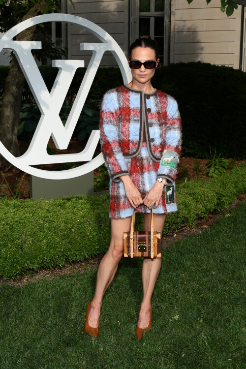Alicia Vikander Mastered Chic French-Girl Style at LV Cruise 2027 Show Alicia Vikander Mastered Chic French-Girl Style at LV Cruise 2027 Show