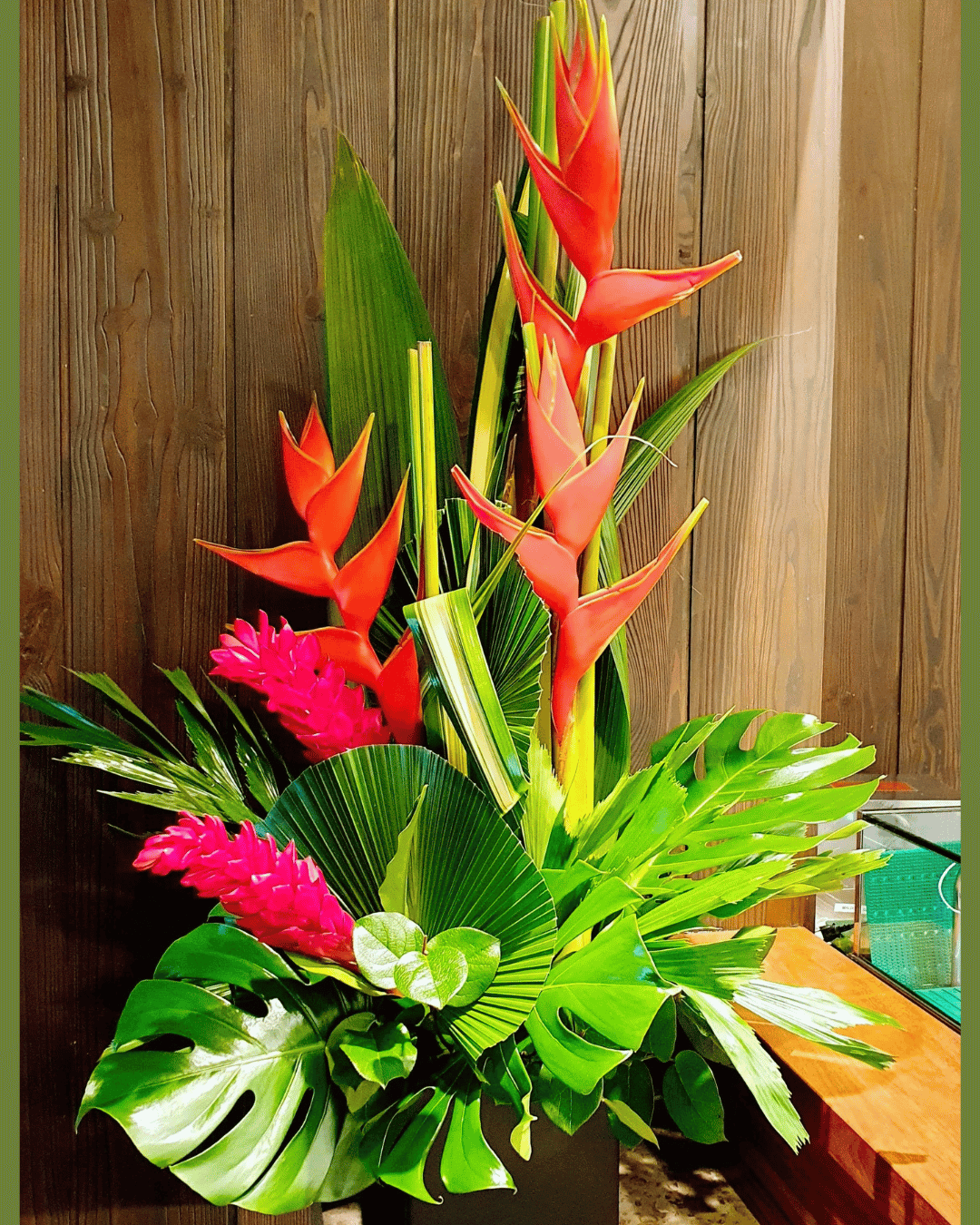 Tropical Greenery & Blooms: An Expert Floral Artist’s Guide to Lush Arrangements Tropical Greenery & Blooms: An Expert Floral Artist’s Guide to Lush Arrangements